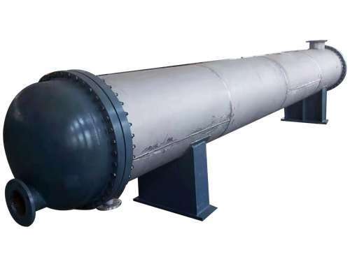 <b>我廠生產(chǎn)的列管式冷凝器(列管式換熱器) ，按材質(zhì)分為碳鋼列管冷凝、不銹鋼列管式冷凝器和碳鋼 與不銹鋼混合列管式冷凝三種，按形式分為固定管板式、浮頭式、U型管式換熱器， 按</b>