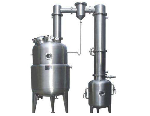 <b>主要用途： 主要適用于制藥、食品、化工等工業(yè)部門對液料的濃縮。并且亦能回收酒精和簡單的回流提取。 結(jié)構(gòu)： 本設(shè)備主要包括濃縮罐、第一冷凝器、汽液分離器、第二冷凝器、冷</b>