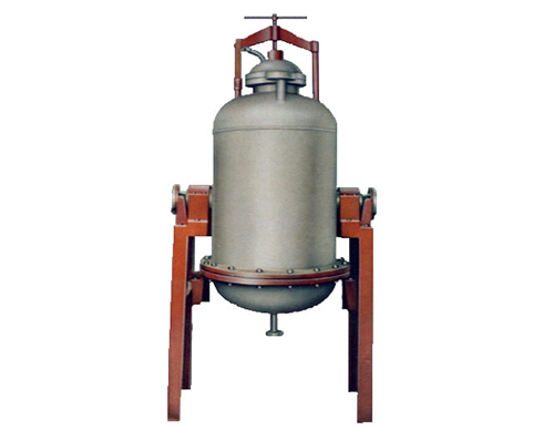 <b>IG-1.5,1.0型列管式過濾器可廣泛用于醫(yī)藥、食品、化工、輕工等行業(yè)的液-固相精過濾。它可用于壓濾，抽濾，壓濾加抽濾。本產(chǎn)品的濾材可根據(jù)要求采用帆布，滌綸絨布，濾紙、紙漿、</b>